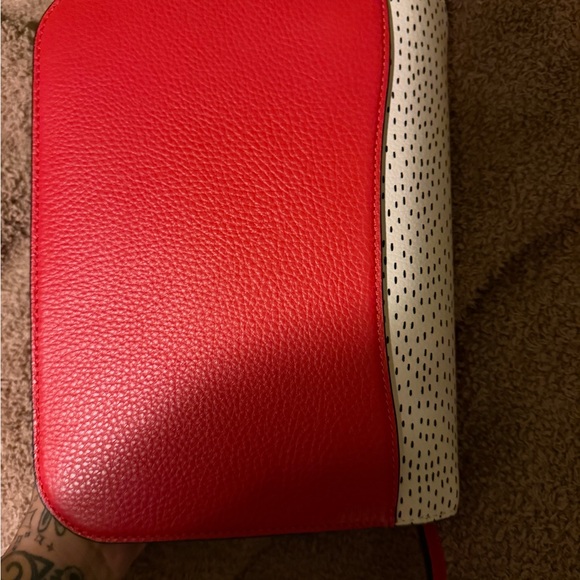 Disney Mickey Mouse X
Keith Haring
Brynn
Crossbody - Picture 9 of 14